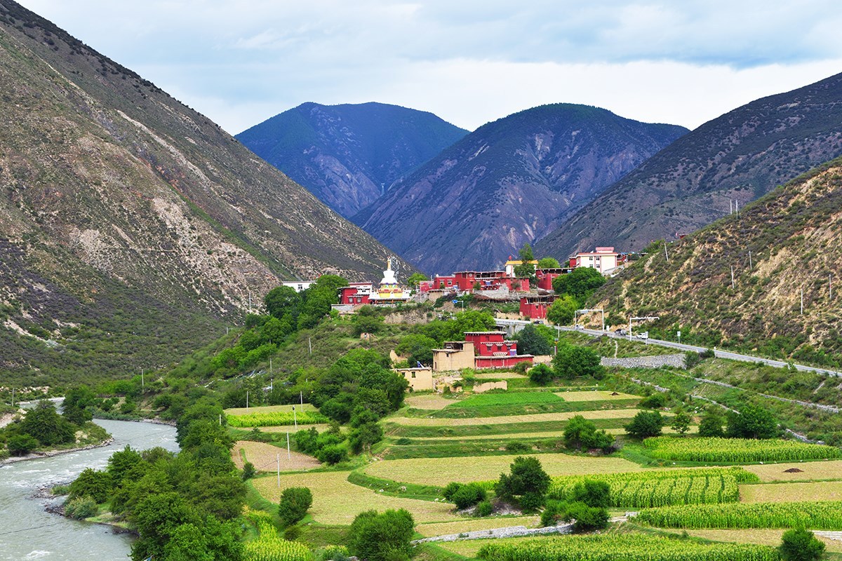 Beautiful Village in Baxoi  | Photo by Liu Bin