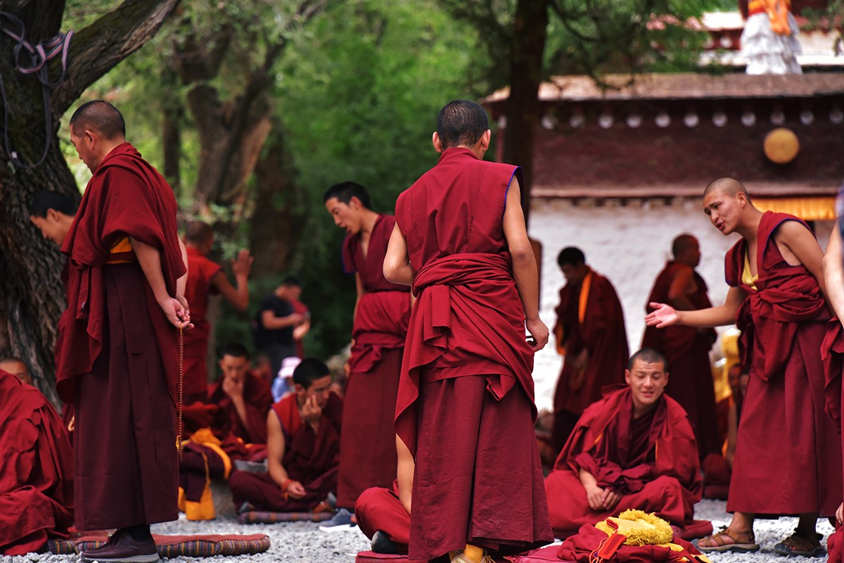 Debate in Sera | Photo by Liu Bin