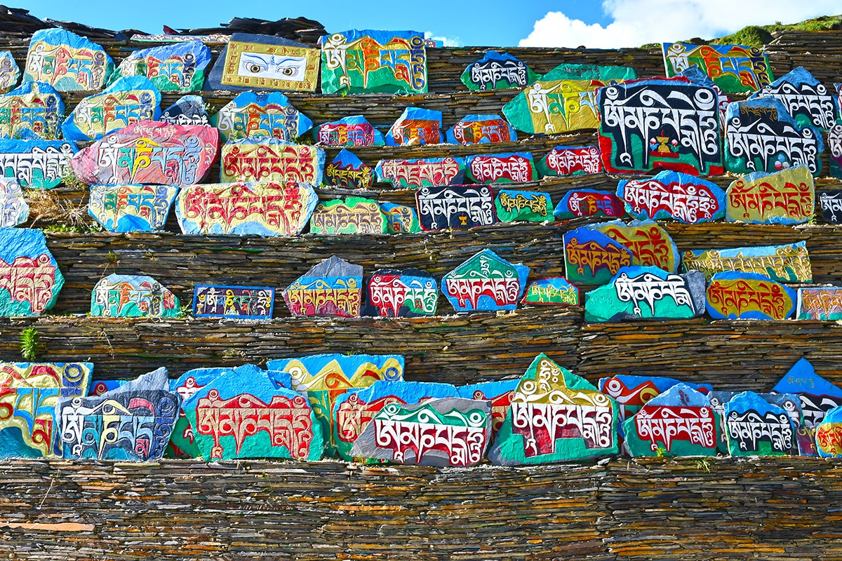 Grand Stone Mani Wall in Tagong | Photo by Liu Bin