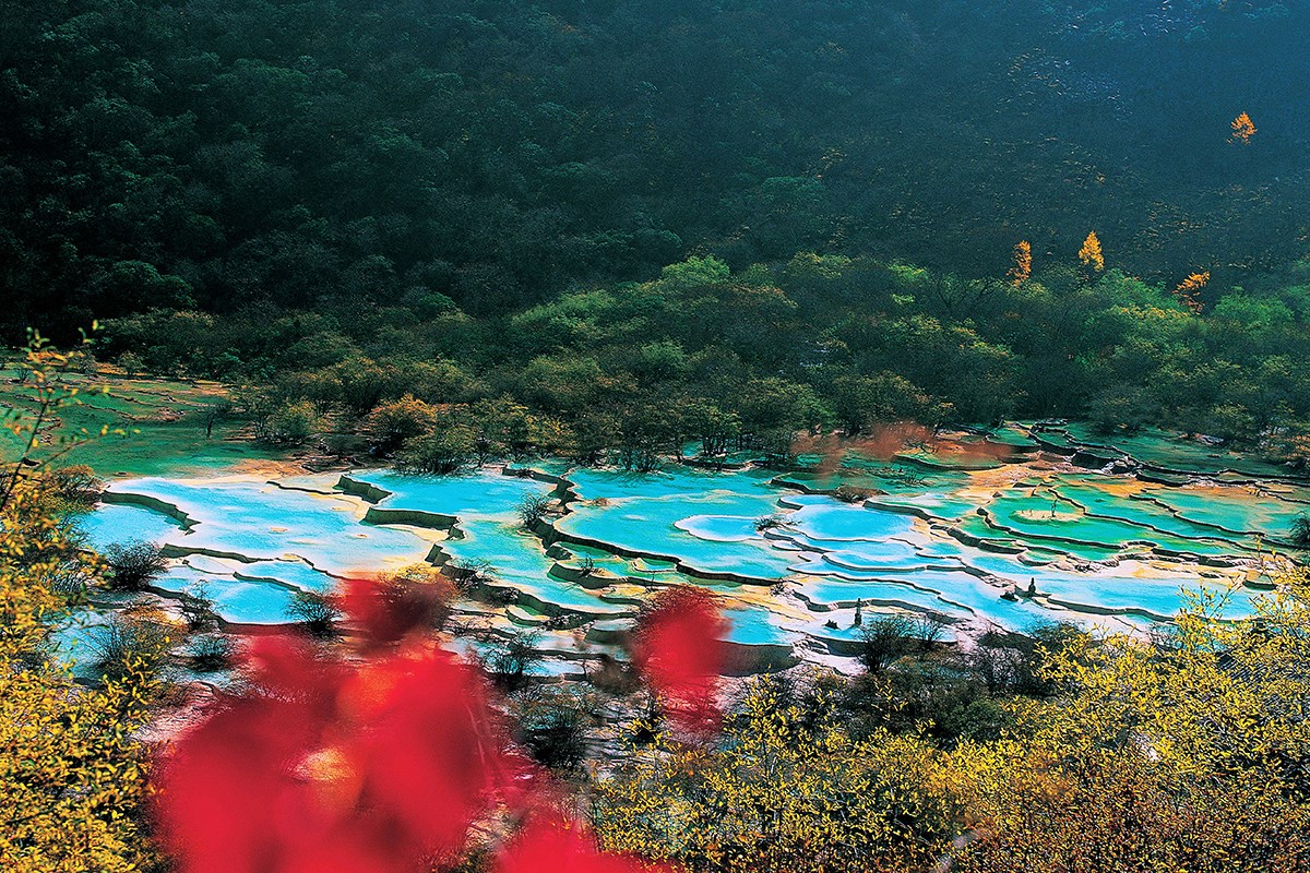Huanglong National Park | Photo by  Gao Tunzi